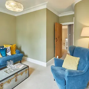 Host & - Henderson House Apartment Whitby