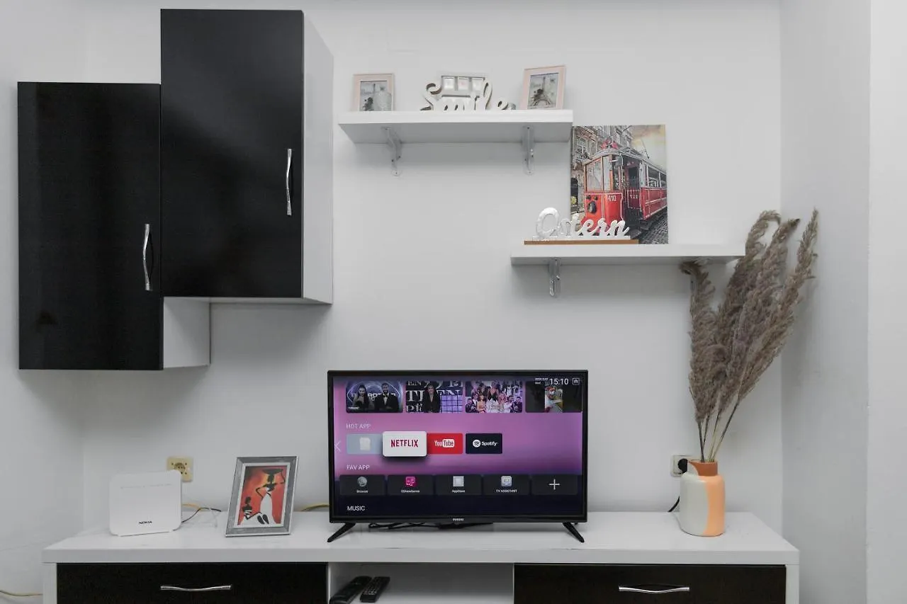 Apartment 11 Steps' Lovely Studio In The Center Tirana